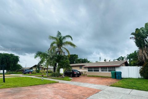 Villa ou maison à vendre à Miami, Floride: 3 chambres, 146.69 m2 № 1375850 - photo 1