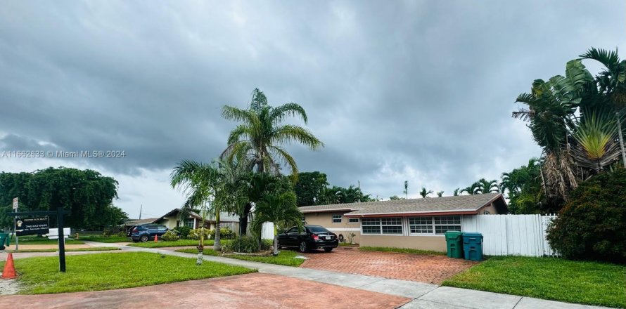 Villa ou maison à Miami, Floride 3 chambres, 146.69 m2 № 1375850