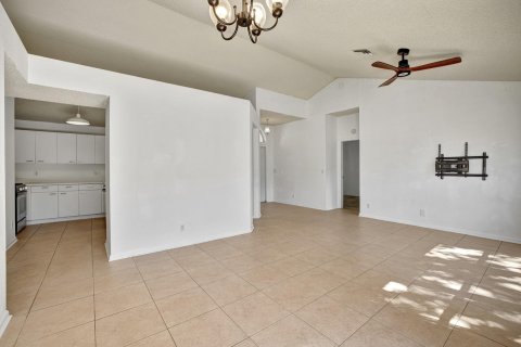 House in Tamarac, Florida 3 bedrooms, 126.44 sq.m. № 1228484 - photo 10