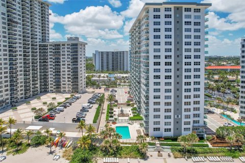 Condo in Fort Lauderdale, Florida, 2 bedrooms  № 1224897 - photo 9