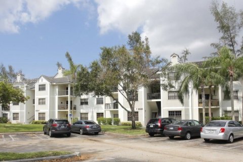 Copropriété à vendre à Coral Springs, Floride: 2 chambres, 103.49 m2 № 1353810 - photo 2