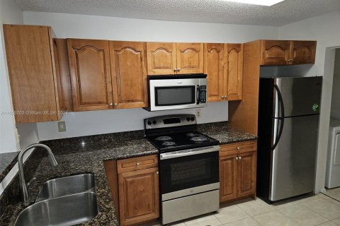 Condo in Coral Springs, Florida, 2 bedrooms  № 1353810 - photo 12