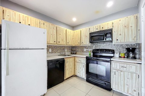 Condominio en venta en Lauderhill, Florida, 2 dormitorios, 79.9 m2 № 1353769 - foto 9