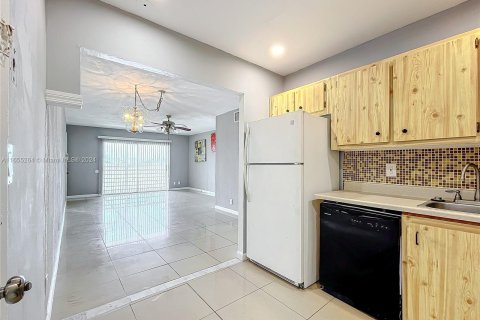 Copropriété à vendre à Lauderhill, Floride: 2 chambres, 79.9 m2 № 1353769 - photo 12