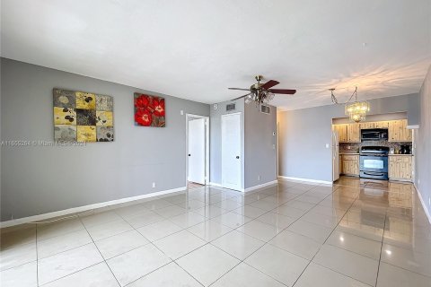 Copropriété à vendre à Lauderhill, Floride: 2 chambres, 79.9 m2 № 1353769 - photo 1