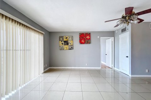 Copropriété à vendre à Lauderhill, Floride: 2 chambres, 79.9 m2 № 1353769 - photo 2