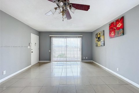 Copropriété à vendre à Lauderhill, Floride: 2 chambres, 79.9 m2 № 1353769 - photo 8