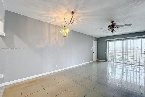 Copropriété à vendre à Lauderhill, Floride: 2 chambres, 79.9 m2 № 1353769 - photo 4