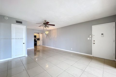 Copropriété à vendre à Lauderhill, Floride: 2 chambres, 79.9 m2 № 1353769 - photo 5