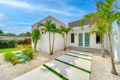 Villa ou maison à vendre à El Portal, Floride: 4 chambres № 1044644 - photo 6