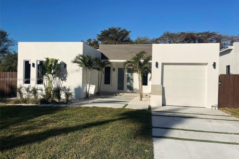 Villa ou maison à vendre à El Portal, Floride: 4 chambres № 1044644 - photo 1