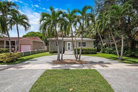 Villa ou maison à vendre à Miami Springs, Floride: 2 chambres, 108.6 m2 № 1332231 - photo 1