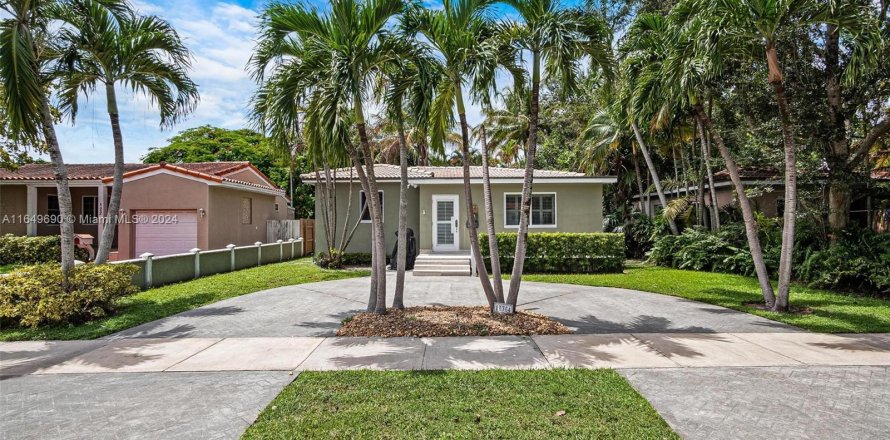 Villa ou maison à Miami Springs, Floride 2 chambres, 108.6 m2 № 1332231