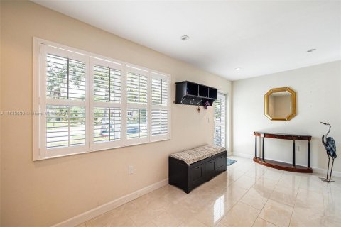 House in Miami Springs, Florida 2 bedrooms, 108.6 sq.m. № 1332231 - photo 26