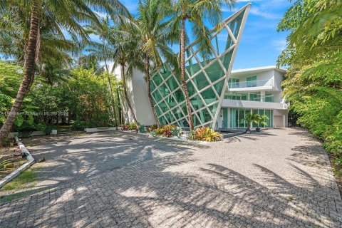 Villa ou maison à vendre à Golden Beach, Floride: 6 chambres, 673.45 m2 № 1332277 - photo 1