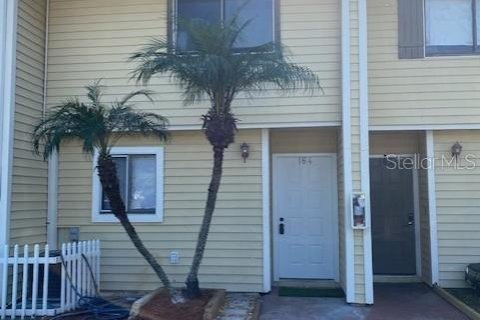 Townhouse in Land O' Lakes, Florida 2 bedrooms, 95.88 sq.m. № 1322969 - photo 1