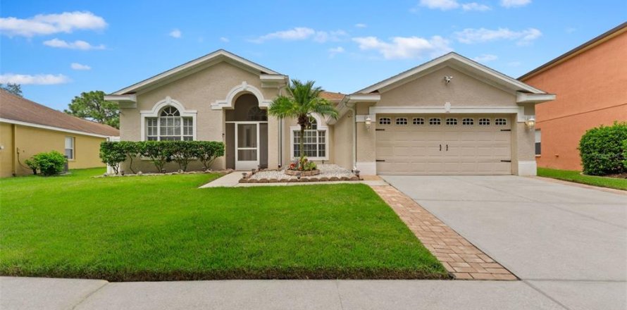 House in Tampa, Florida 4 bedrooms, 231.88 sq.m. № 1361696