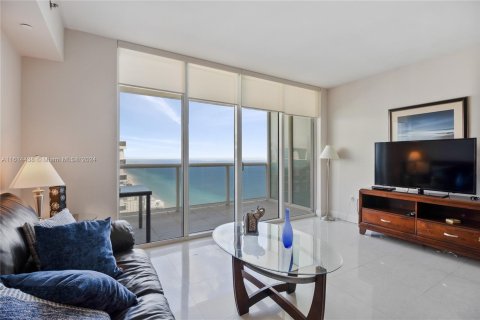 Condominio en venta en Hallandale Beach, Florida, 1 dormitorio, 78.41 m2 № 1292570 - foto 1