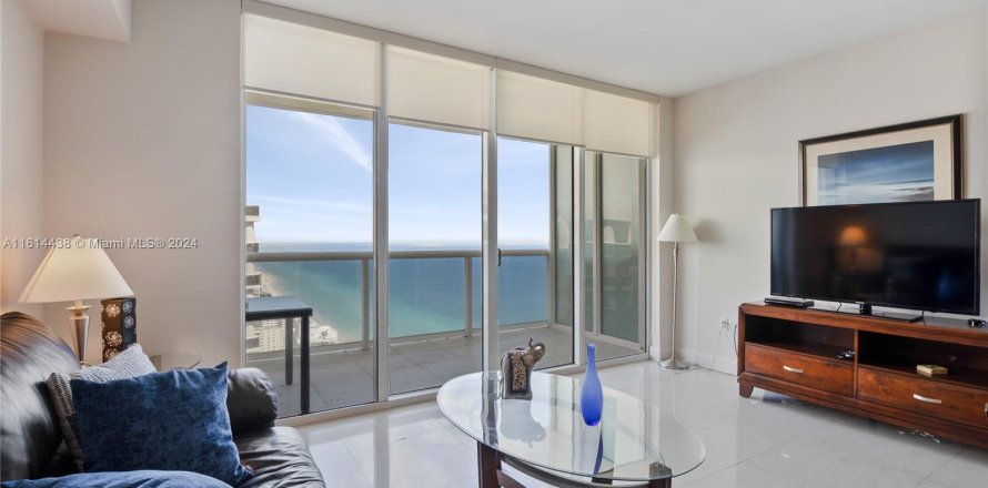 Condominio en Hallandale Beach, Florida, 1 dormitorio  № 1292570