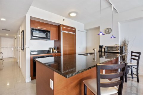 Condominio en venta en Hallandale Beach, Florida, 1 dormitorio, 78.41 m2 № 1292570 - foto 6