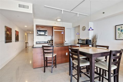 Condominio en venta en Hallandale Beach, Florida, 1 dormitorio, 78.41 m2 № 1292570 - foto 5