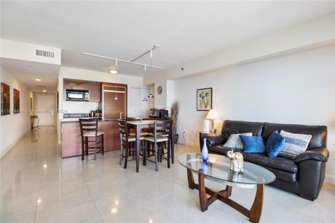 Condominio en venta en Hallandale Beach, Florida, 1 dormitorio, 78.41 m2 № 1292570 - foto 3