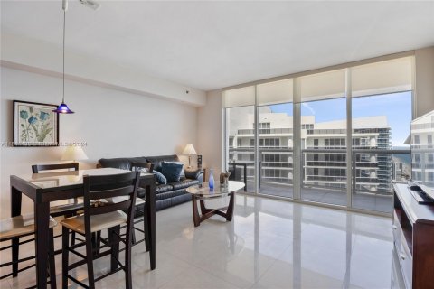 Condominio en venta en Hallandale Beach, Florida, 1 dormitorio, 78.41 m2 № 1292570 - foto 4