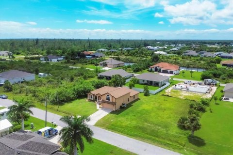 Villa ou maison à vendre à Port Charlotte, Floride: 5 chambres, 282.05 m2 № 1360884 - photo 2