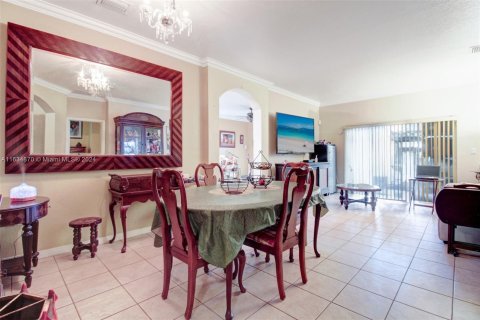 Villa ou maison à vendre à Cutler Bay, Floride: 4 chambres, 154.87 m2 № 1306333 - photo 23