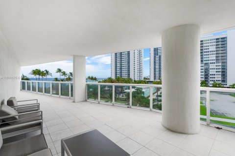 Condominio en venta en Hallandale Beach, Florida, 2 dormitorios, 165.55 m2 № 1227465 - foto 16
