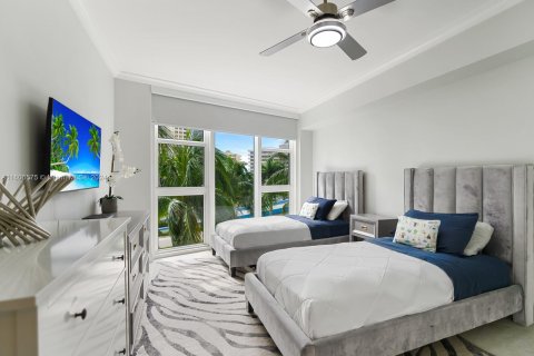 Condominio en venta en Hallandale Beach, Florida, 2 dormitorios, 165.55 m2 № 1227465 - foto 24