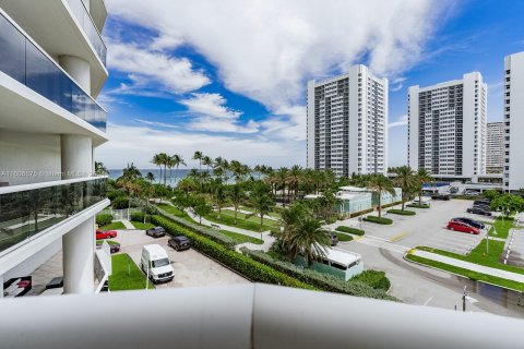 Condominio en venta en Hallandale Beach, Florida, 2 dormitorios, 165.55 m2 № 1227465 - foto 23
