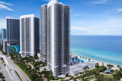 Condominio en venta en Hallandale Beach, Florida, 2 dormitorios, 165.55 m2 № 1227465 - foto 1