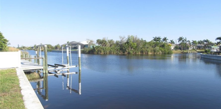 Terrain à Port Charlotte, Floride № 1034425