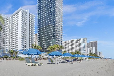 Condo in Hallandale Beach, Florida, 2 bedrooms  № 1019307 - photo 30