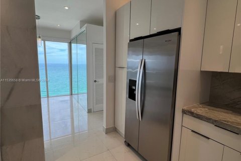 Condo in Hallandale Beach, Florida, 2 bedrooms  № 1019307 - photo 7