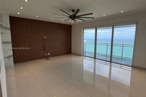 Condo in Hallandale Beach, Florida, 2 bedrooms  № 1019307 - photo 8