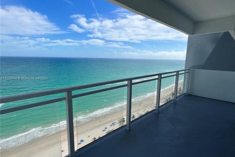 Copropriété à vendre à Hallandale Beach, Floride: 2 chambres, 121.89 m2 № 1019307 - photo 14