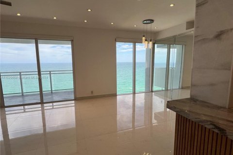 Copropriété à vendre à Hallandale Beach, Floride: 2 chambres, 121.89 m2 № 1019307 - photo 9