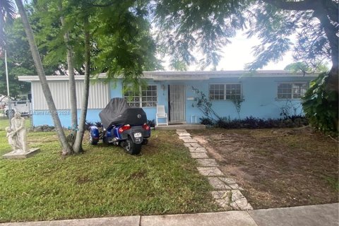 Casa en venta en Cutler Bay, Florida, 5 dormitorios, 127.83 m2 № 1347886 - foto 2