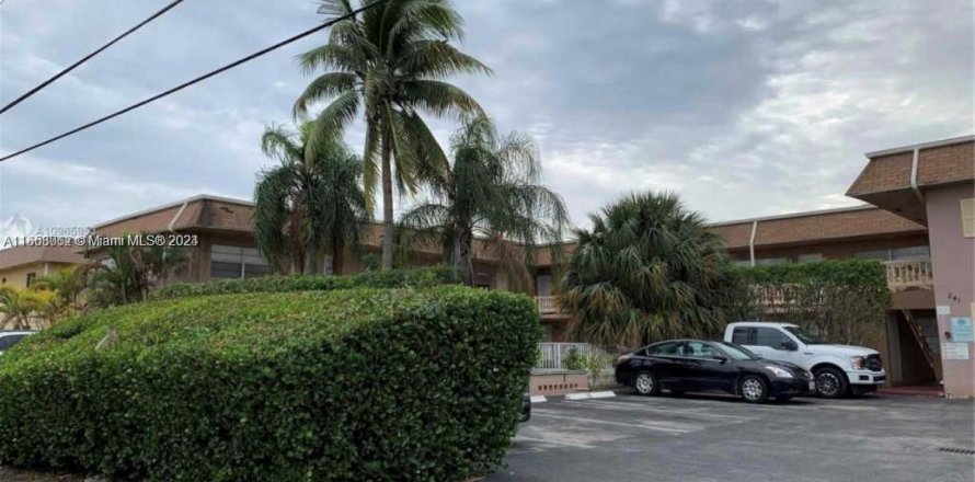 Condominio en Pompano Beach, Florida, 2 dormitorios  № 1347812