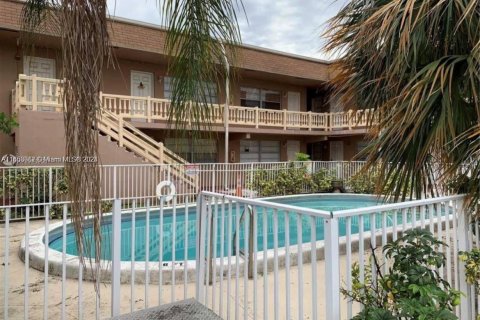 Copropriété à vendre à Pompano Beach, Floride: 2 chambres, 67.73 m2 № 1347812 - photo 2