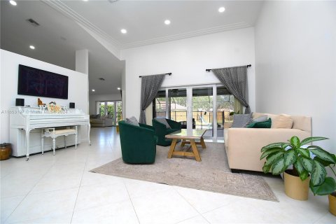 House in Coral Springs, Florida 5 bedrooms, 249.72 sq.m. № 1347842 - photo 6