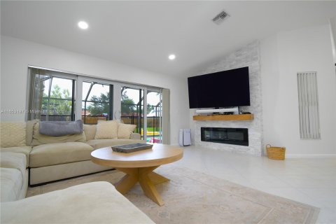 House in Coral Springs, Florida 5 bedrooms, 249.72 sq.m. № 1347842 - photo 7