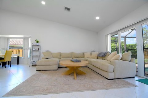 House in Coral Springs, Florida 5 bedrooms, 249.72 sq.m. № 1347842 - photo 8