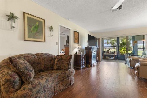 Condo in Port Richey, Florida, 2 bedrooms  № 1369895 - photo 4