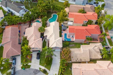 House in Miramar, Florida 4 bedrooms, 218.04 sq.m. № 1072167 - photo 16