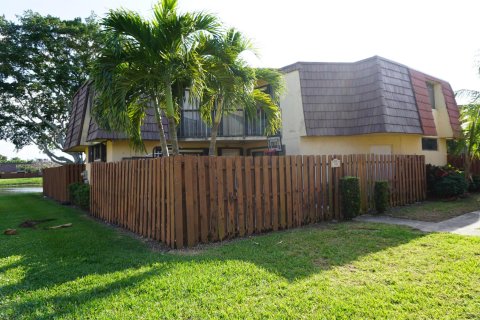 Townhouse in Palm Springs, Florida 2 bedrooms, 109.9 sq.m. № 1079249 - photo 20