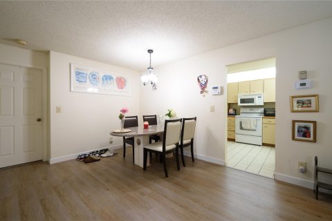 Condo in Pompano Beach, Florida, 2 bedrooms  № 1079289 - photo 9