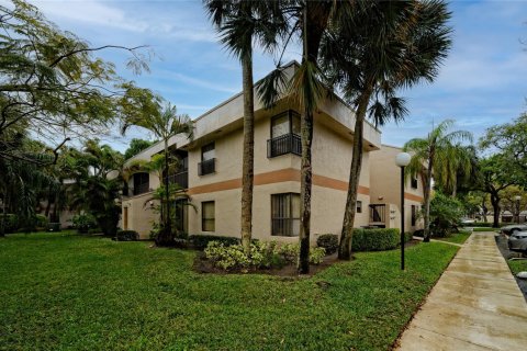 Condo in Pompano Beach, Florida, 2 bedrooms  № 1079289 - photo 13